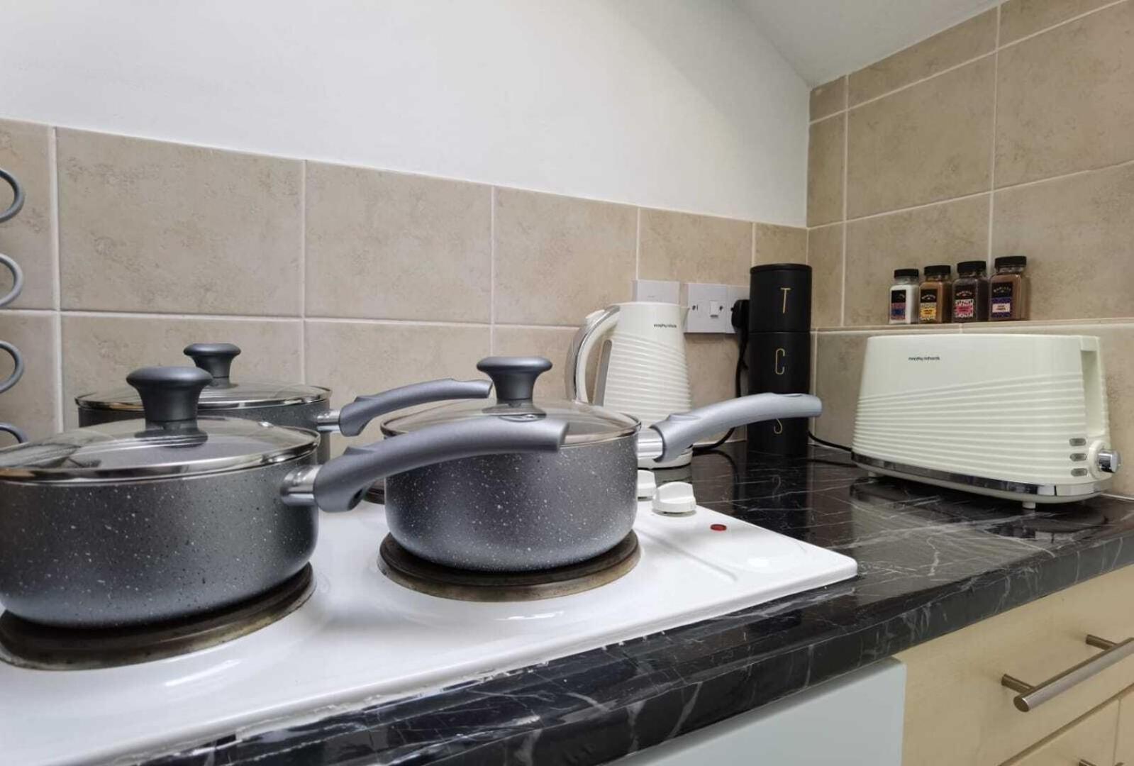 Raleigh Ff&Tf - 1 Bed Georgian Flat In The Centre Of Exeter, Free Parking With Wifi Apartamento Quarto foto