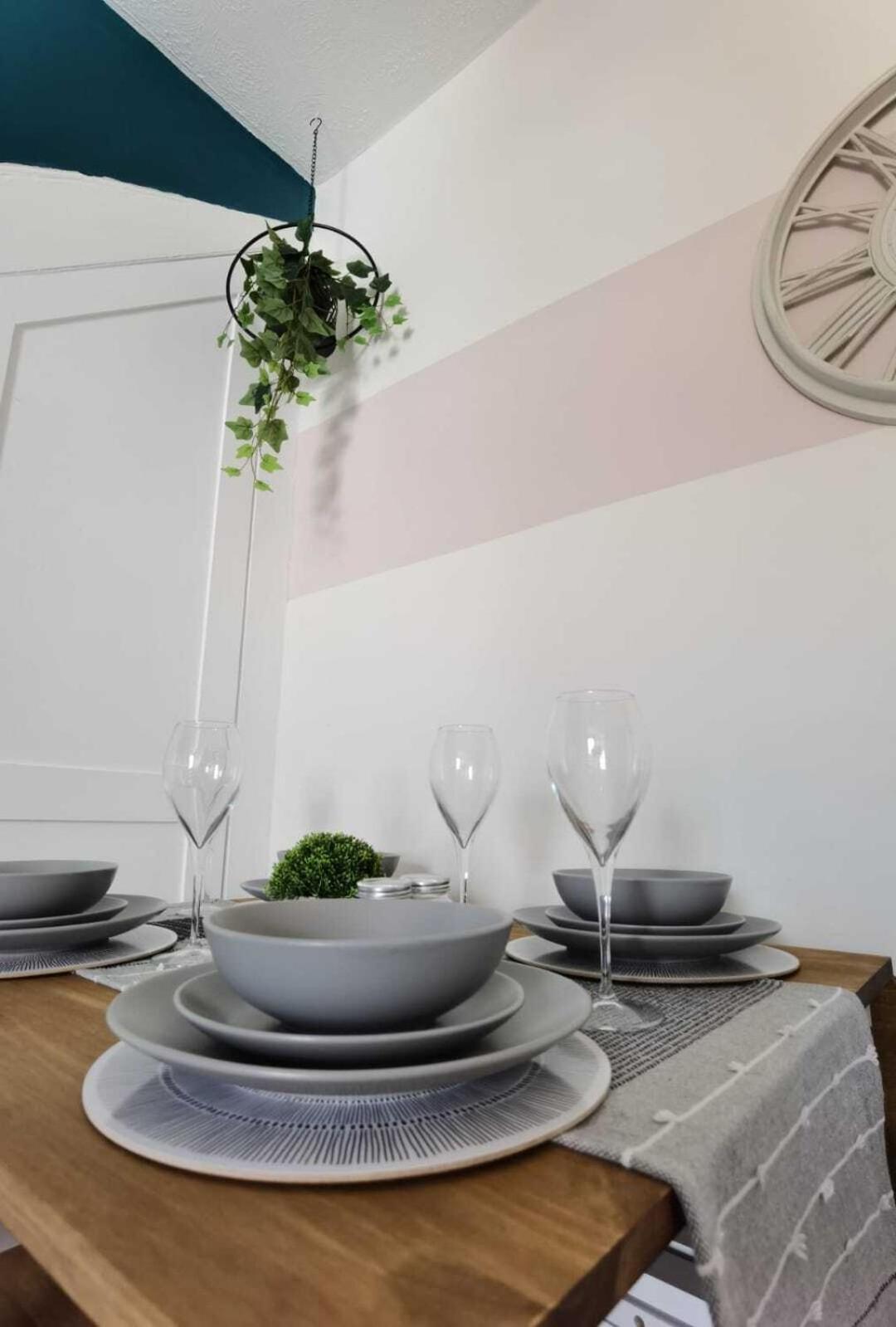 Raleigh Ff&Tf - 1 Bed Georgian Flat In The Centre Of Exeter, Free Parking With Wifi Apartamento Quarto foto