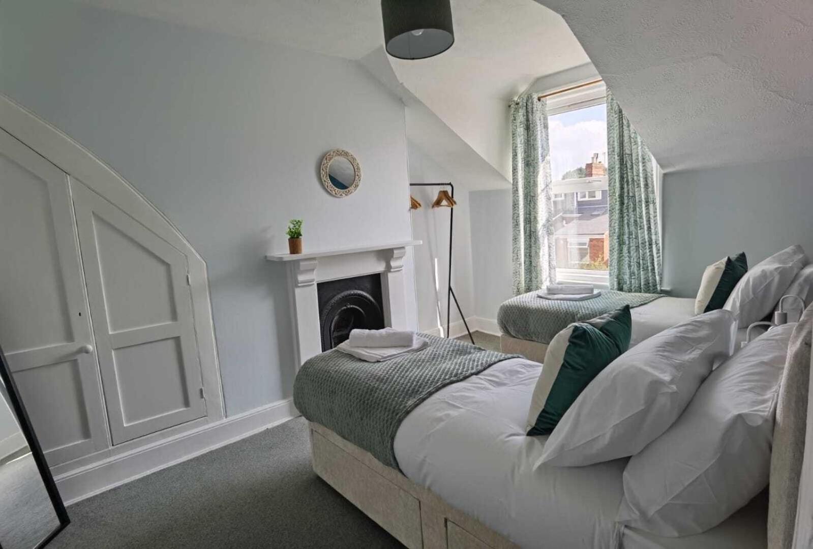 Raleigh Ff&Tf - 1 Bed Georgian Flat In The Centre Of Exeter, Free Parking With Wifi Apartamento Quarto foto